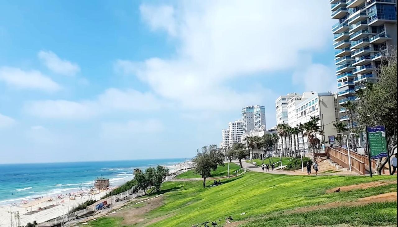 Beach Front Tel Aviv Bat Yam Apartment -Hotel 39 Exterior photo