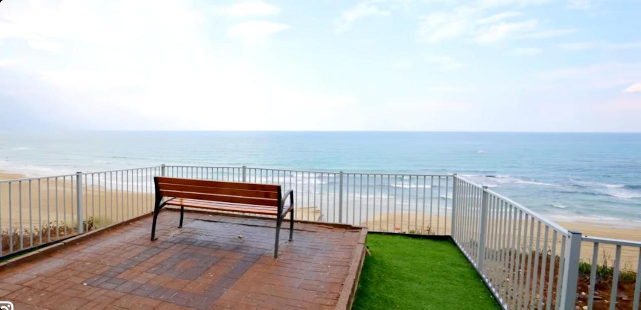 Beach Front Tel Aviv Bat Yam Apartment -Hotel 39 Exterior photo